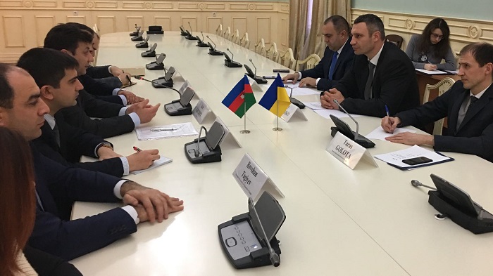 Киев за развитие многогранных отношений с Азербайджаном